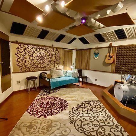 Oasis With Pool And Music Studio By Benvenu Лос Анджелис Екстериор снимка